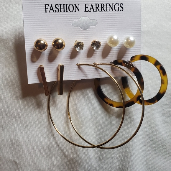 Earrings hoop studs minimalist style - Picture 3 of 3